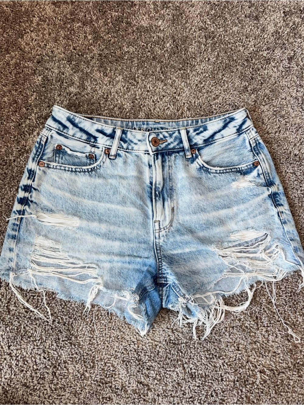 Women’s 4 American Eagle Outfitters Light Wash Distressed Denim Cutoff Shorts